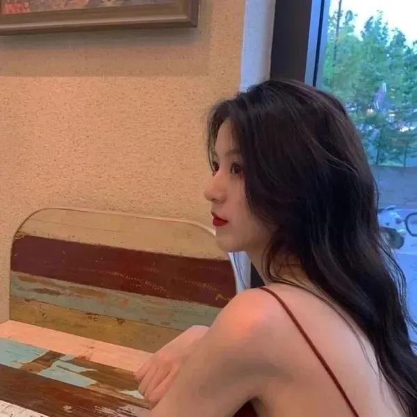 游艇藏春